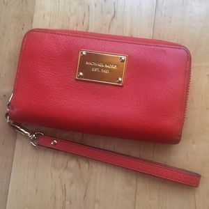 Michael Kors wallet wristlet